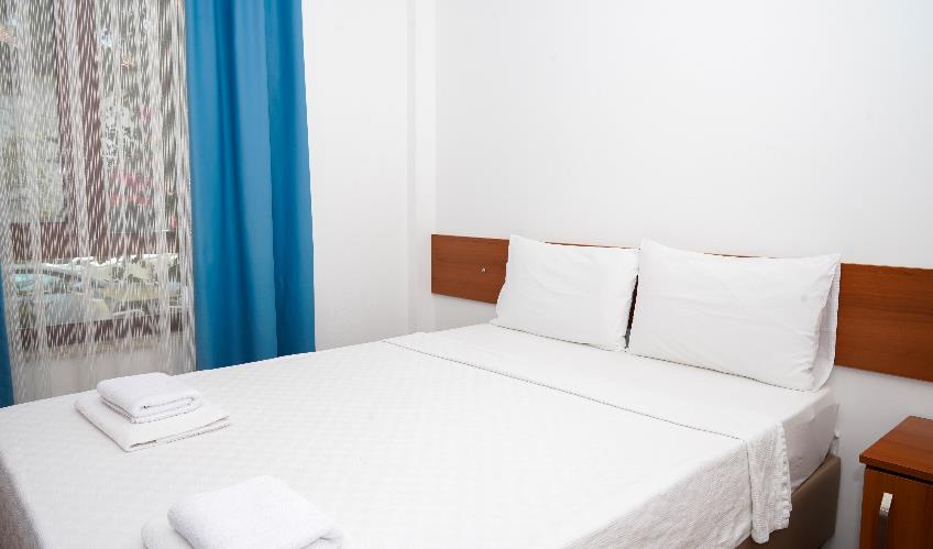 En fazla 2 yetişkin.