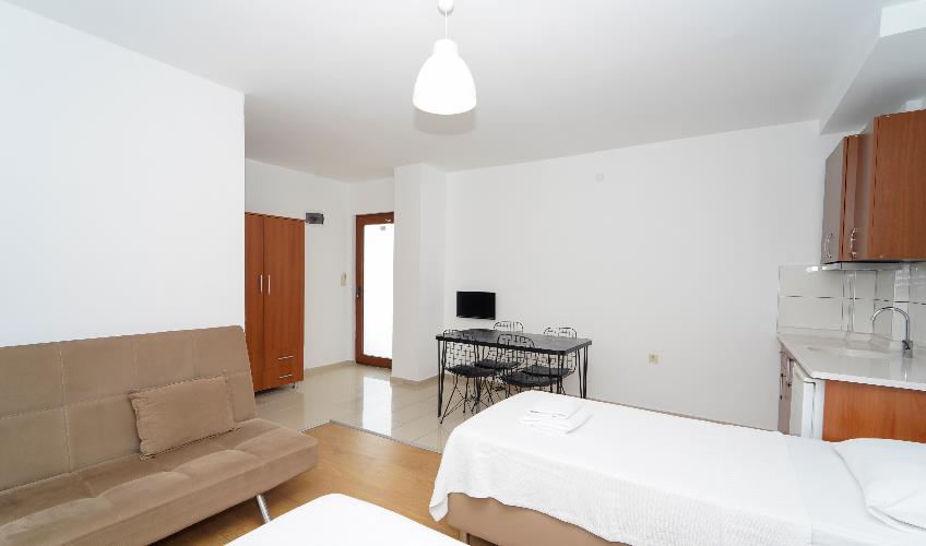 En fazla 2 yetişkin.