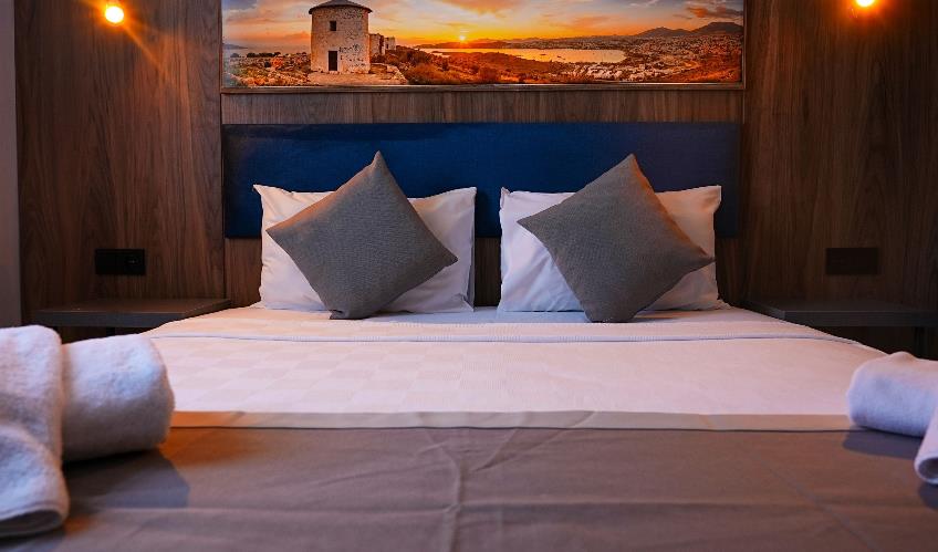 En fazla 3 yetişkin.