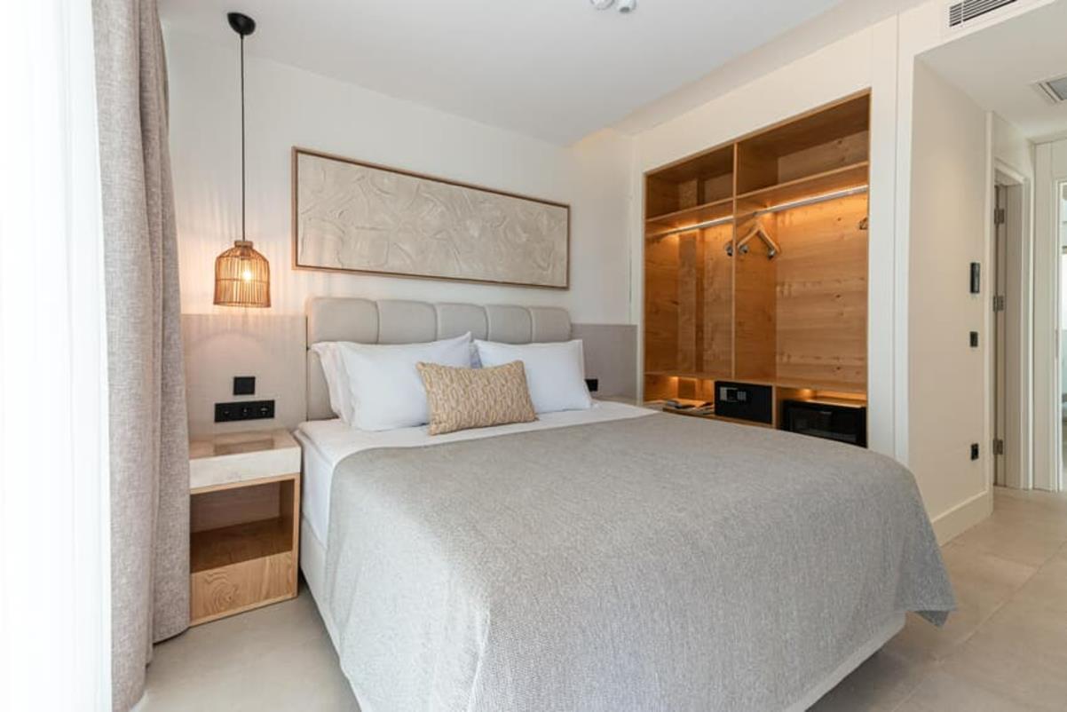 En az 2 yetişkin, En fazla 5 yetişkin + 1 bebek (0-2 yaş) veya 4 yetişkin + 1 çocuk + 1 bebek (0-2 yaş).