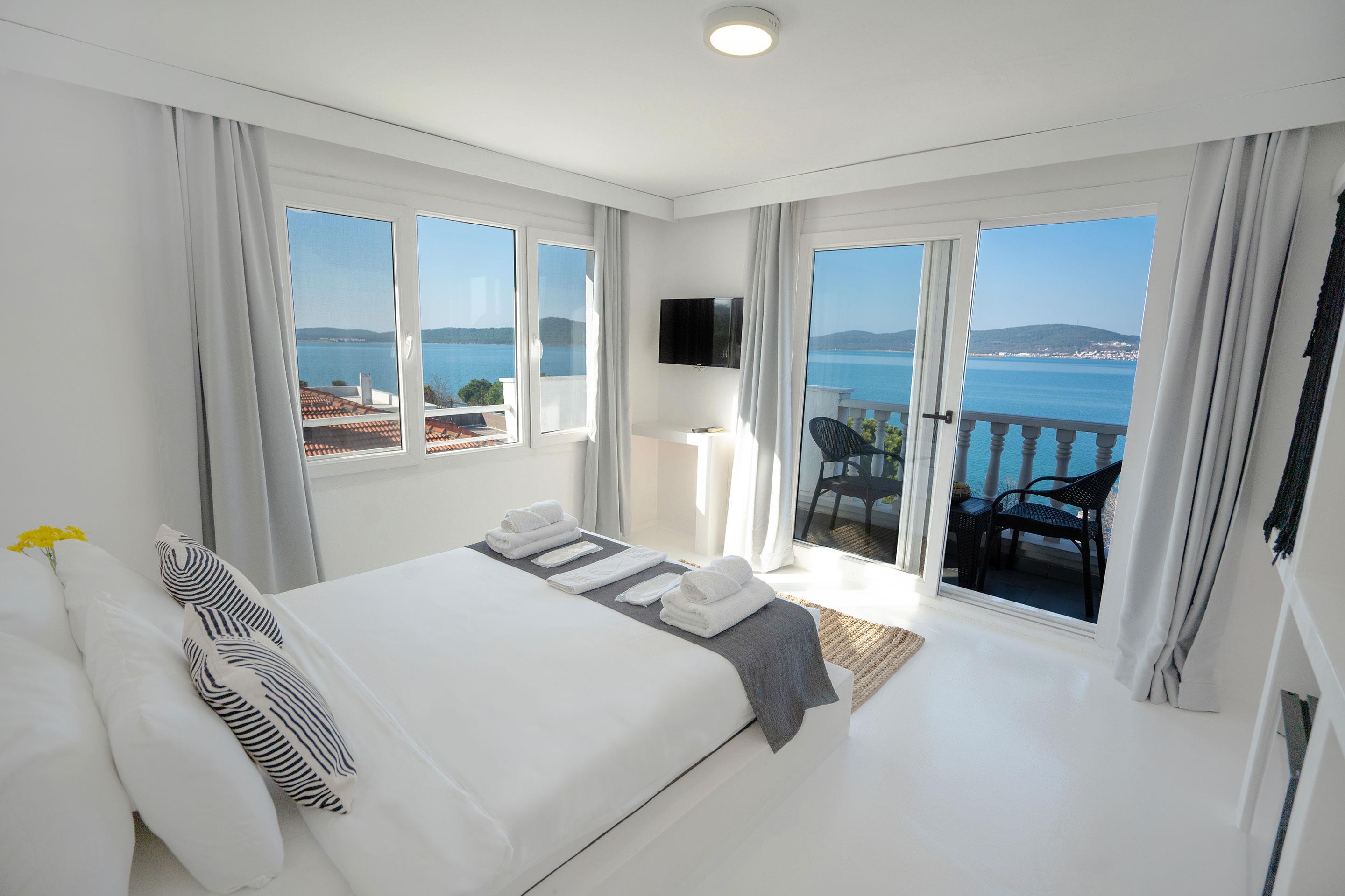 En fazla 4 yetişkin.