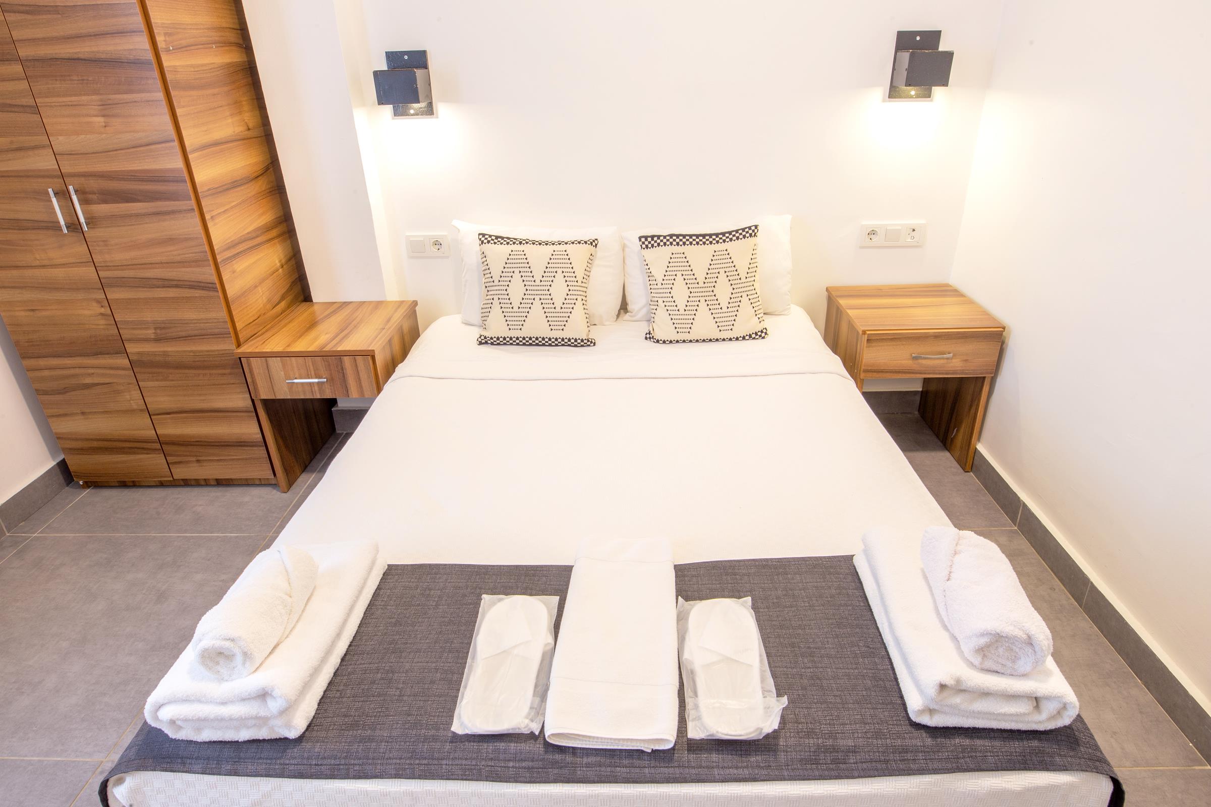 En fazla 2 yetişkin.