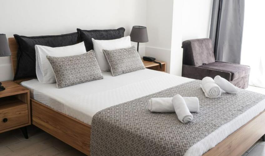 En fazla 2 yetişkin + 1 çocuk veya 1 yetişkin + 1 çocuk.