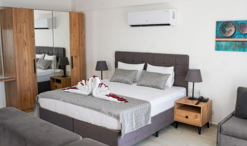 En fazla 4 yetişkin veya 3 yetişkin + 1 çocuk.