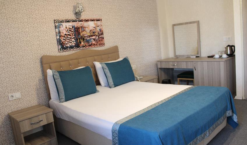 En fazla 2 yetişkin + 1 çocuk veya 1 yetişkin + 1 çocuk.