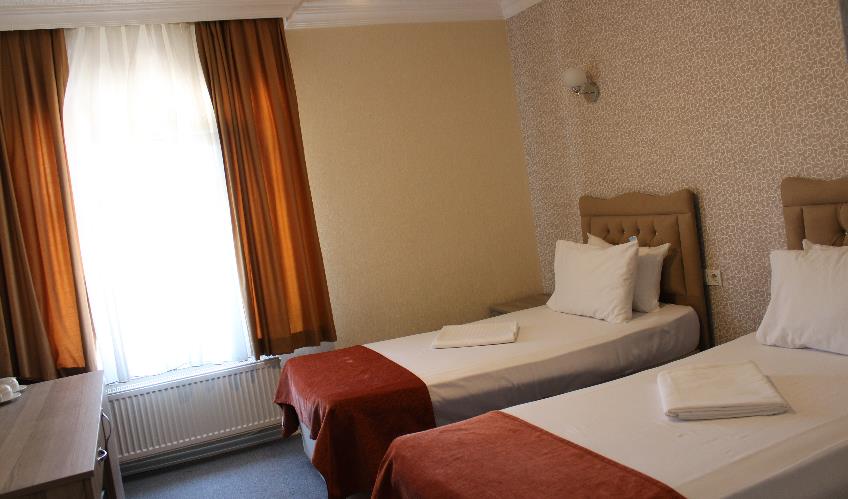 En fazla 2 yetişkin.