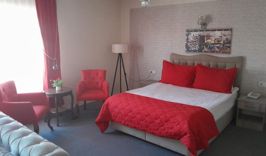 En fazla 2 yetişkin + 1 çocuk veya 1 yetişkin + 1 çocuk.