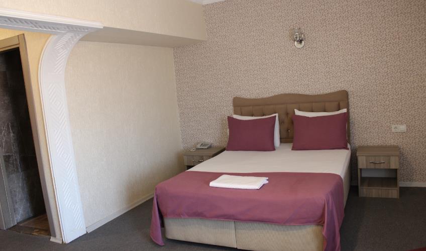 En fazla 2 yetişkin.