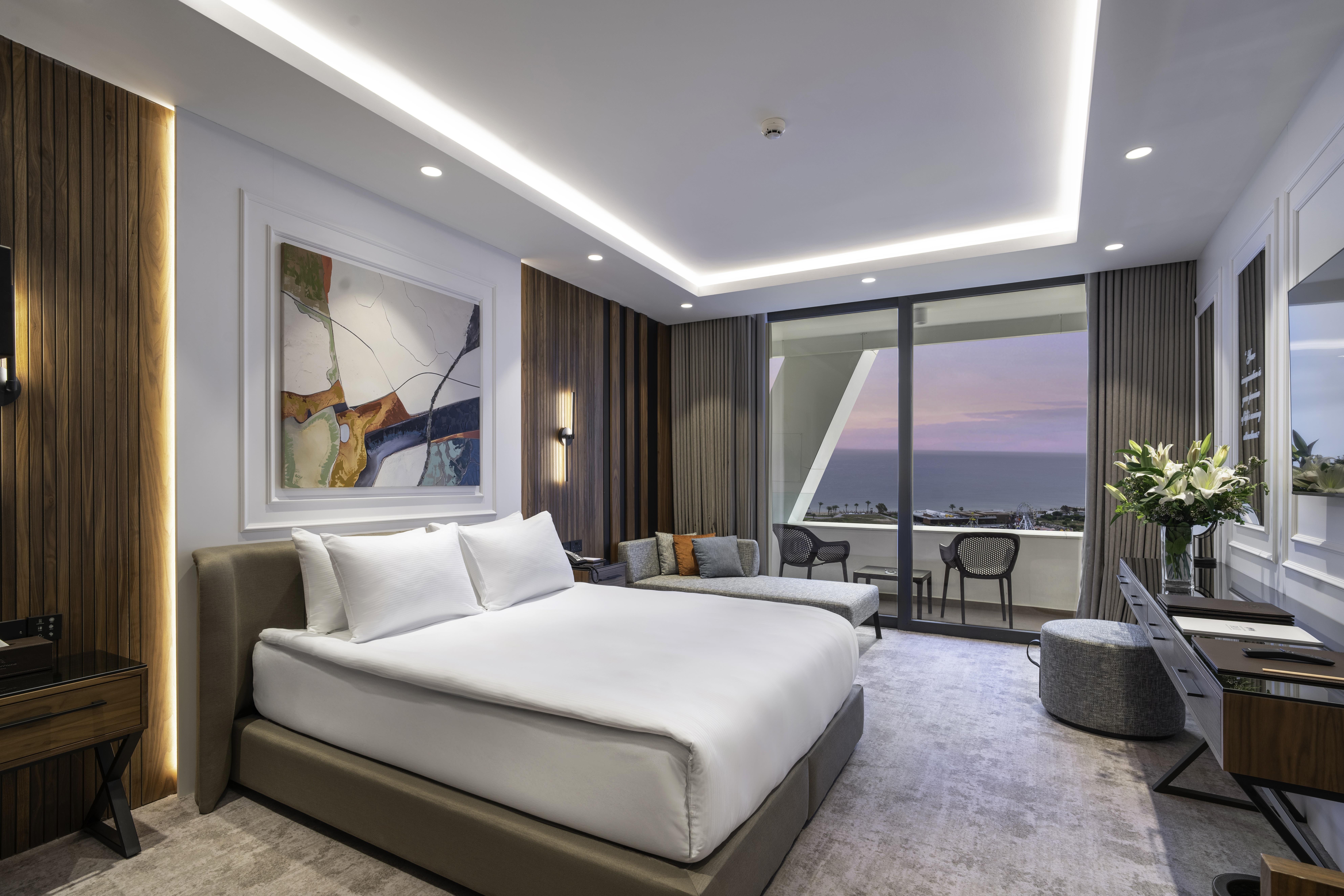 En fazla 3 yetişkin veya 2 yetişkin + 1 çocuk.