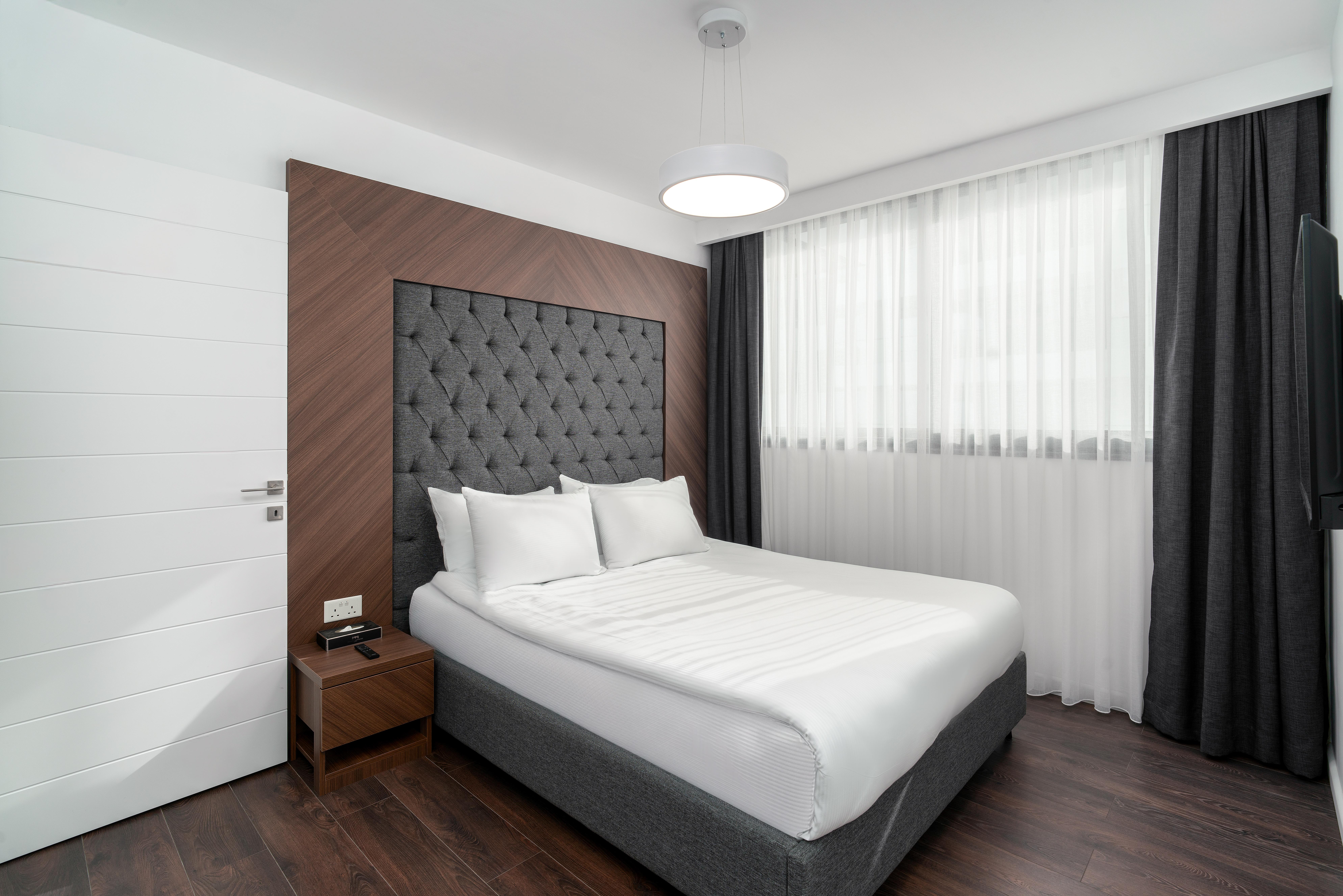 En fazla 3 yetişkin veya 2 yetişkin + 1 çocuk.