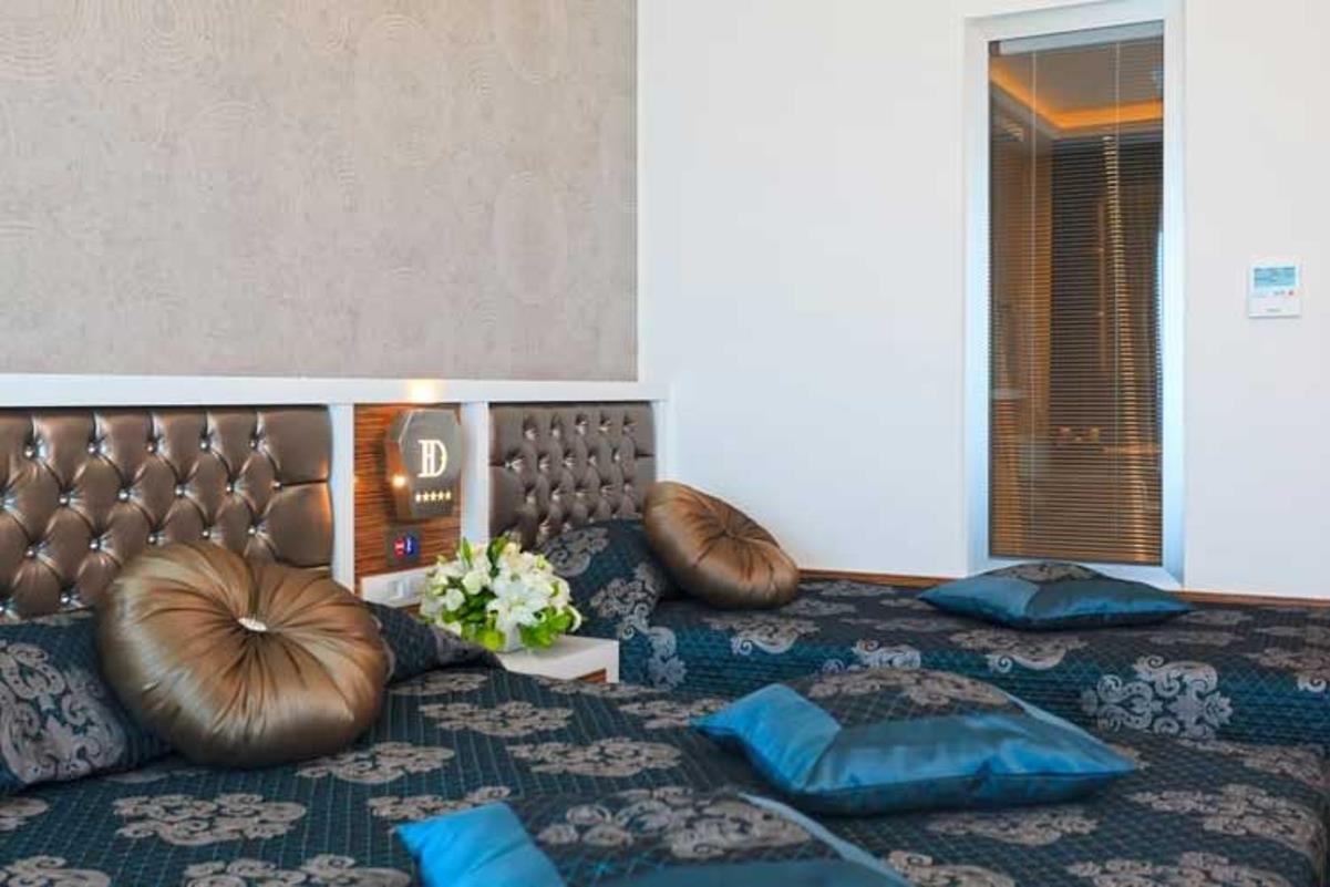 En fazla 3 yetişkin + 1 çocuk veya 2 yetişkin + 2 çocuk.