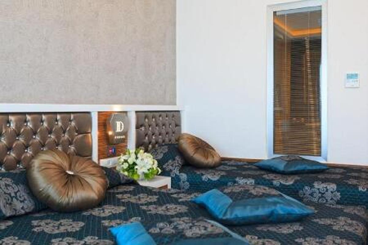 En az 2 yetişkin, En fazla 2 yetişkin.