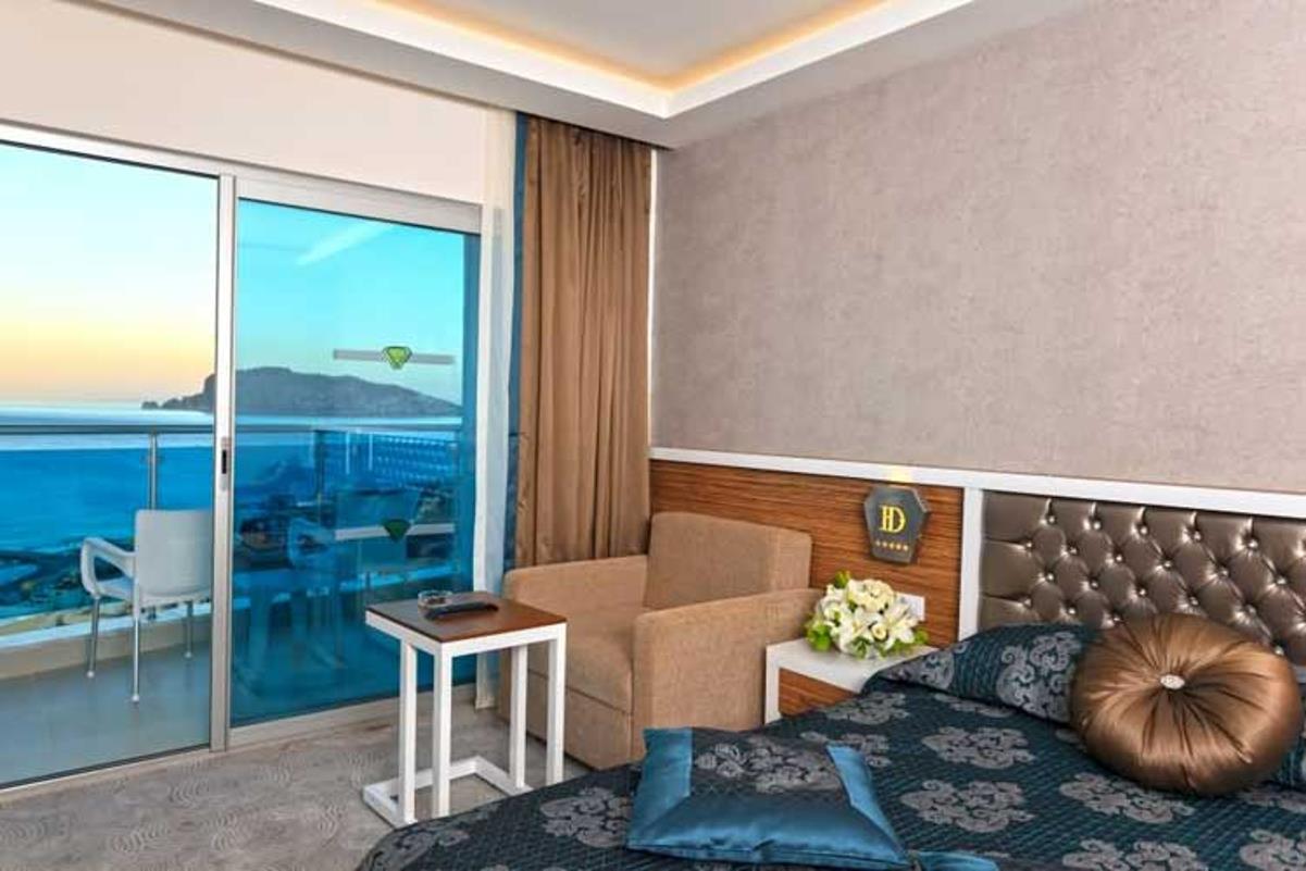 En fazla 3 yetişkin + 1 çocuk veya 2 yetişkin + 2 çocuk.