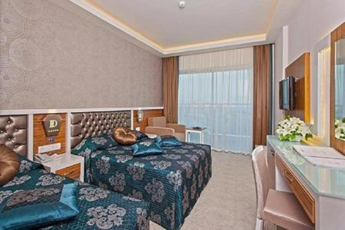 En az 3 yetişkin, En fazla 4 yetişkin + 1 çocuk veya 3 yetişkin + 2 çocuk.