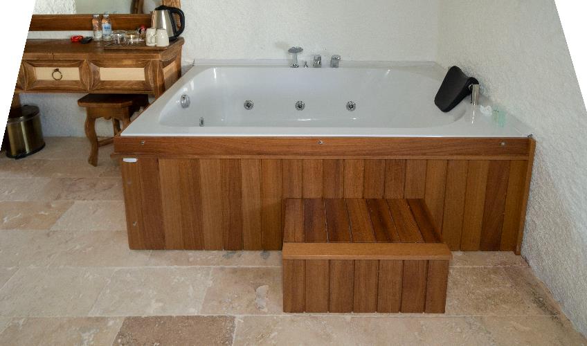 En fazla 3 yetişkin + 1 bebek (0-2 yaş).