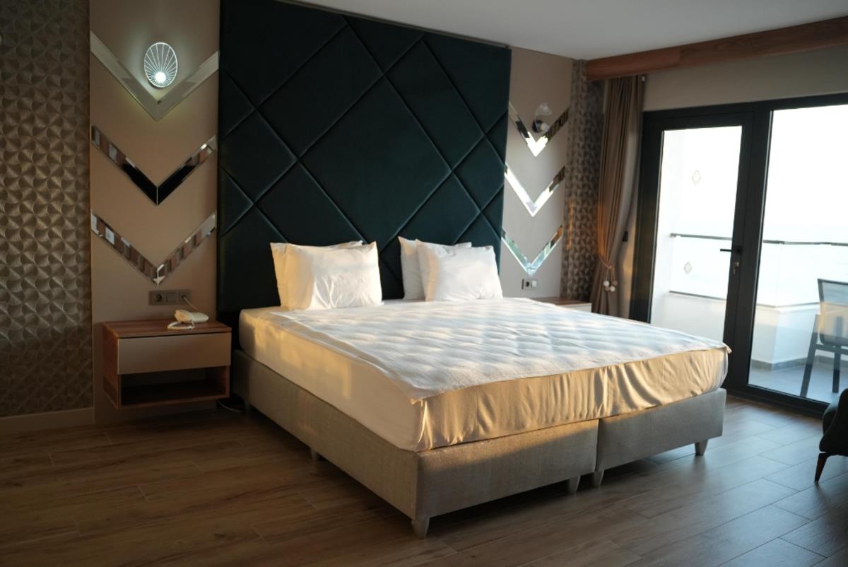 En fazla 2 yetişkin.