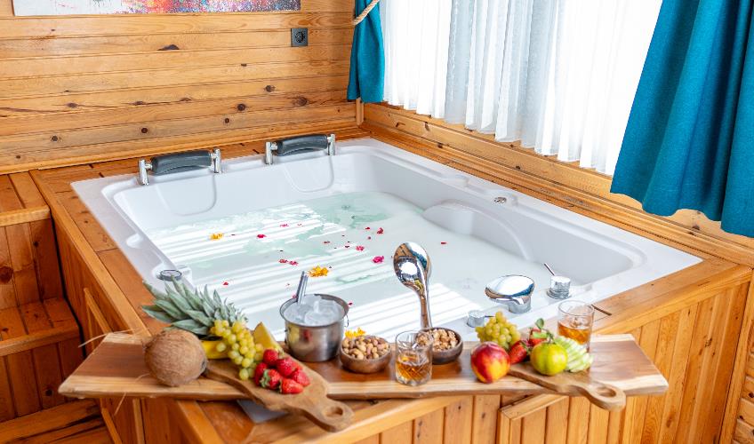 En fazla 2 yetişkin + 1 çocuk veya 1 yetişkin + 1 çocuk.