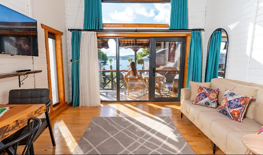 En fazla 4 yetişkin + 1 çocuk veya 3 yetişkin + 1 çocuk.