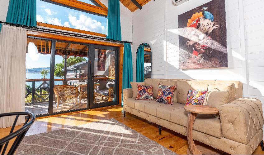 En fazla 3 yetişkin + 1 çocuk veya 2 yetişkin + 1 çocuk.