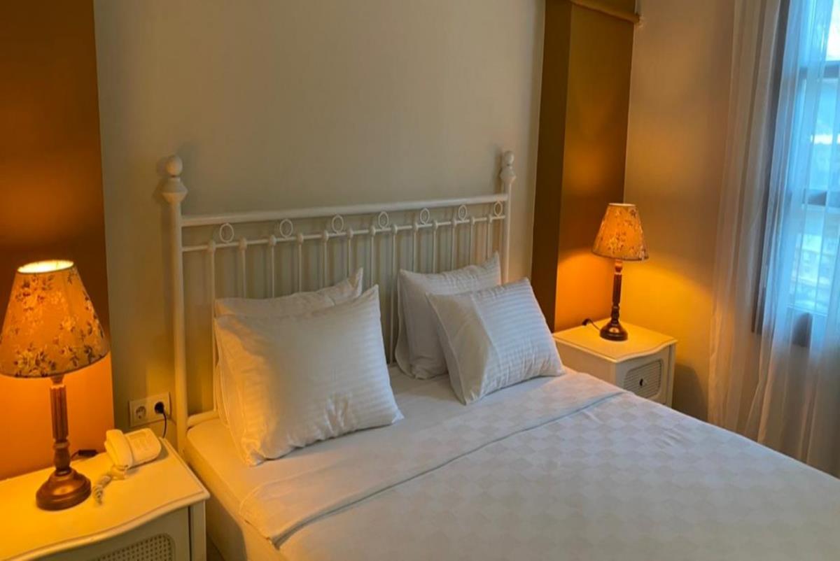 En fazla 2 yetişkin.