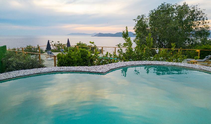 En fazla 2 yetişkin.