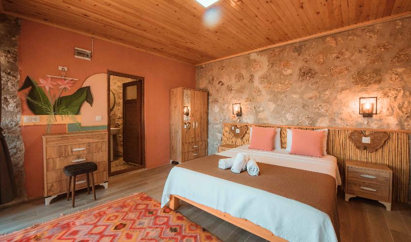 En fazla 2 yetişkin.