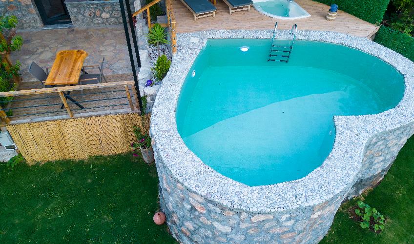 En fazla 2 yetişkin.