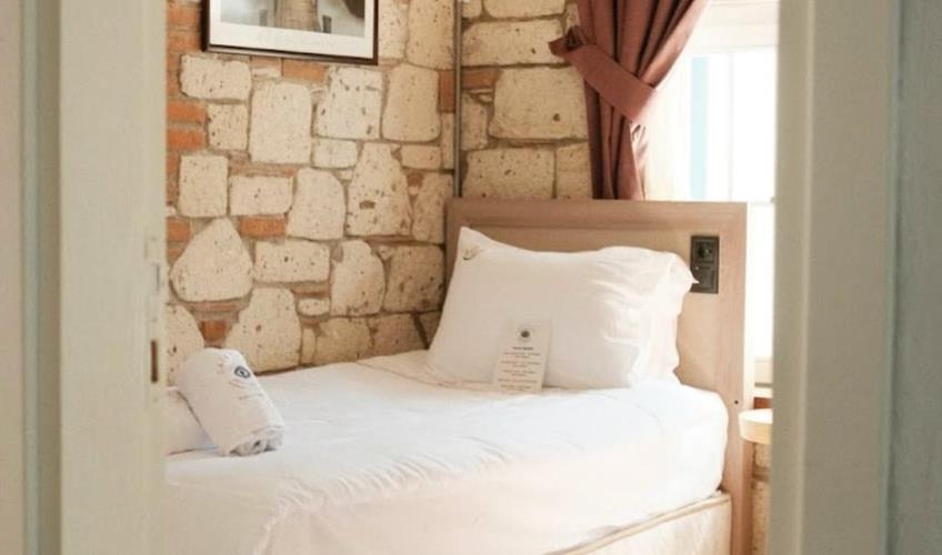 En fazla 2 yetişkin.