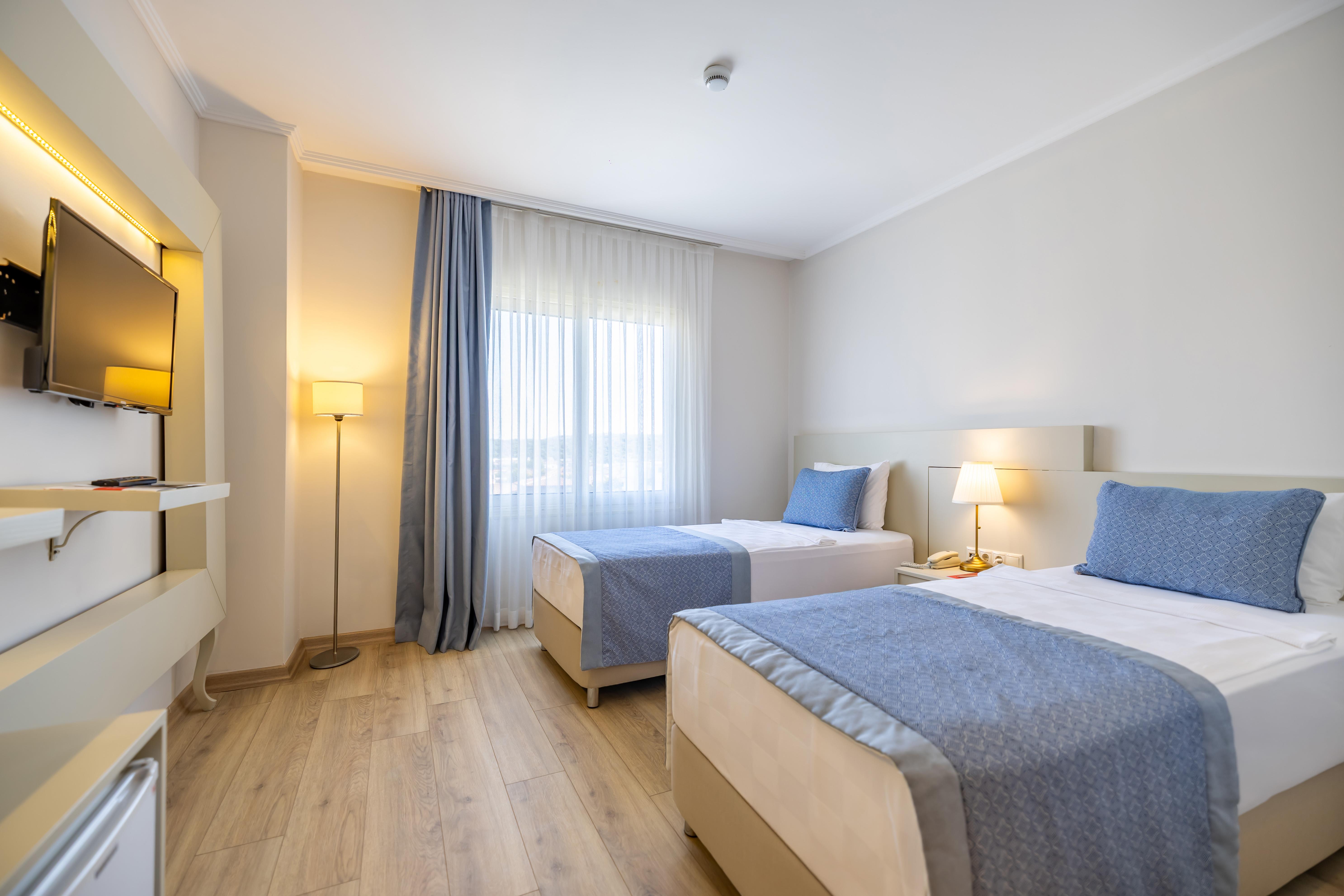 En fazla 2 yetişkin.