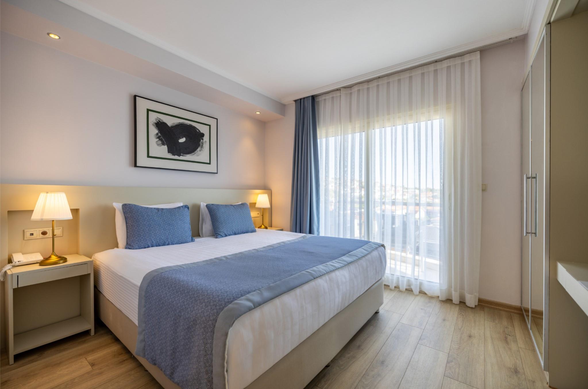 En fazla 2 yetişkin + 1 çocuk veya 1 yetişkin + 1 çocuk.