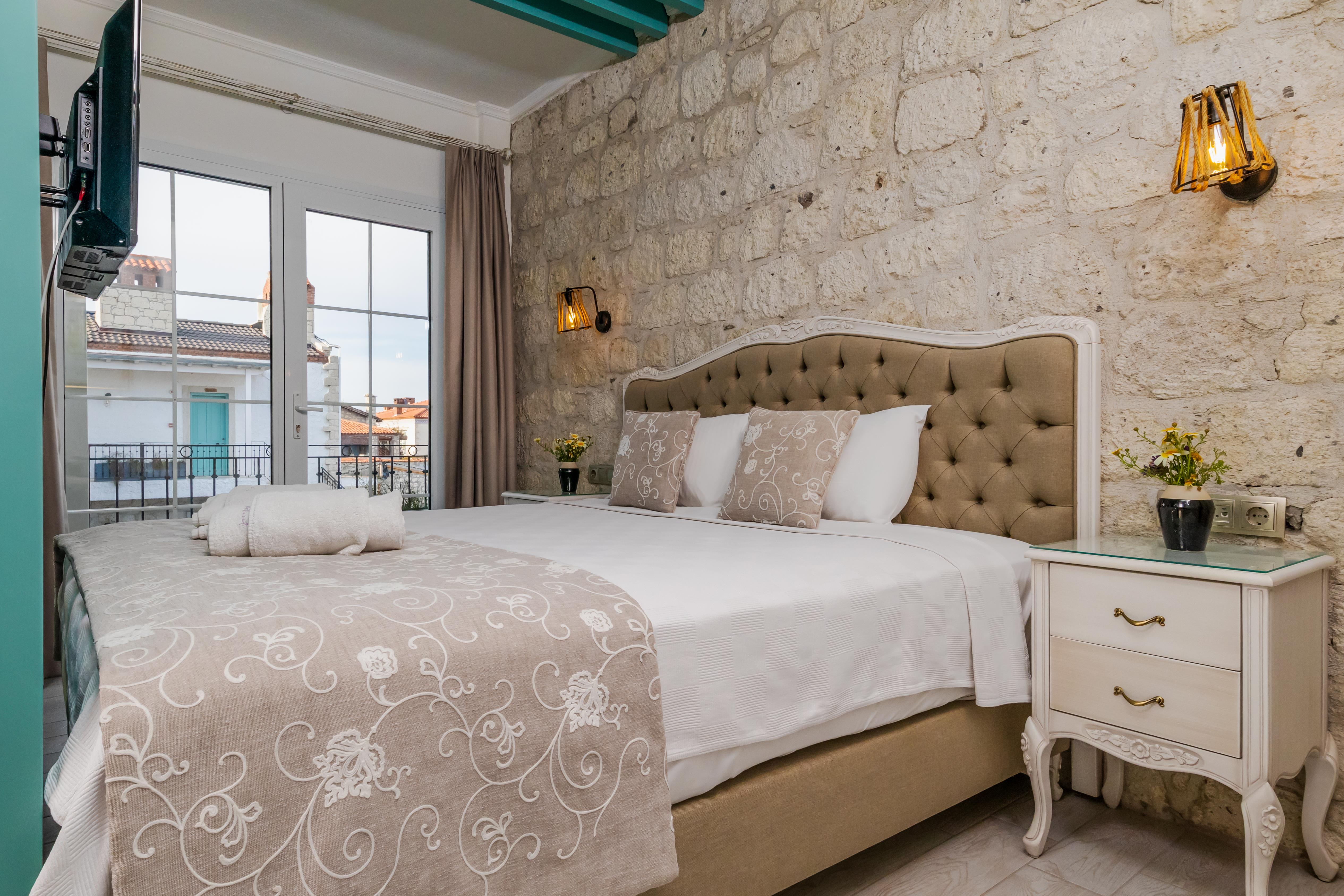 En fazla 2 yetişkin.