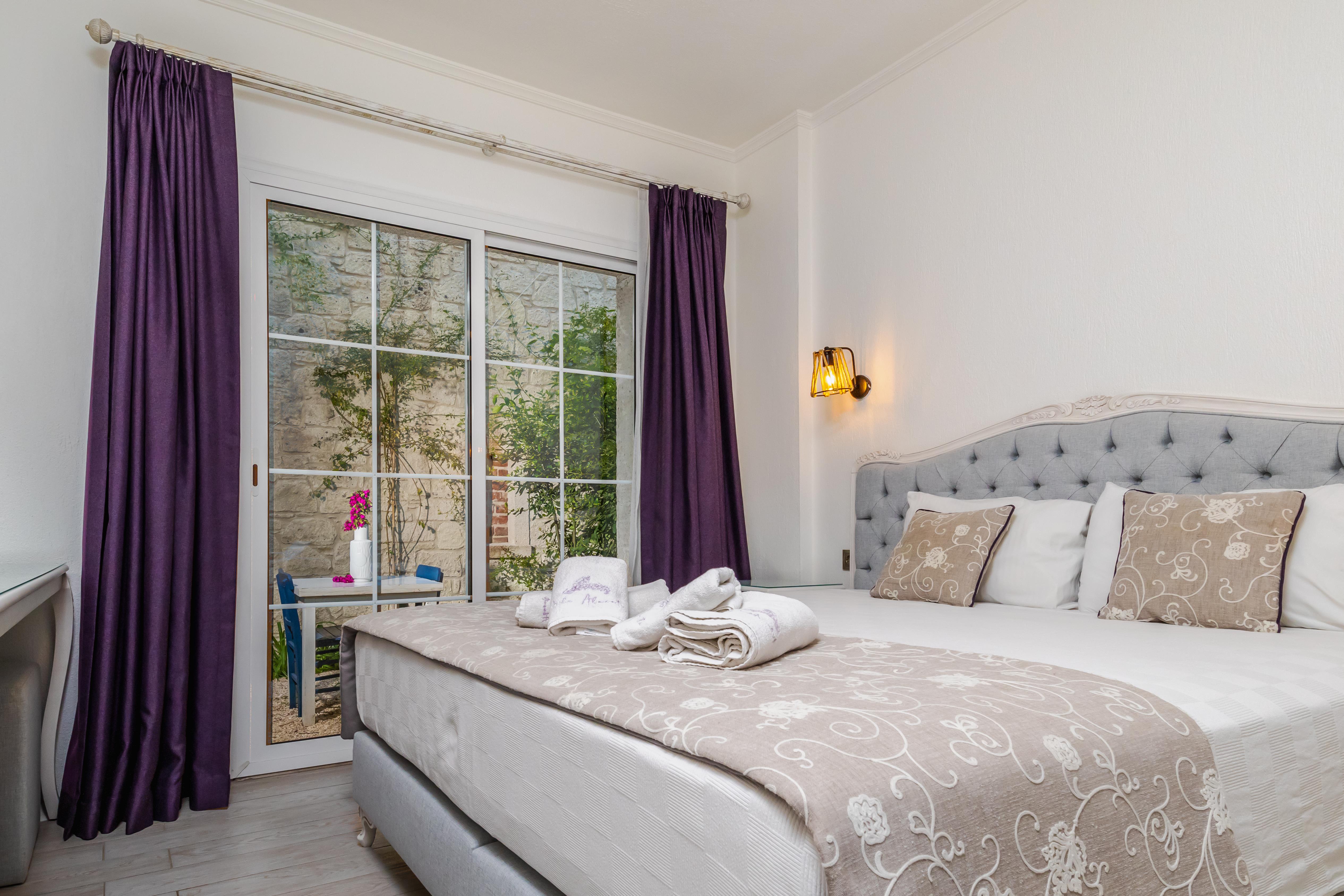 En fazla 2 yetişkin.