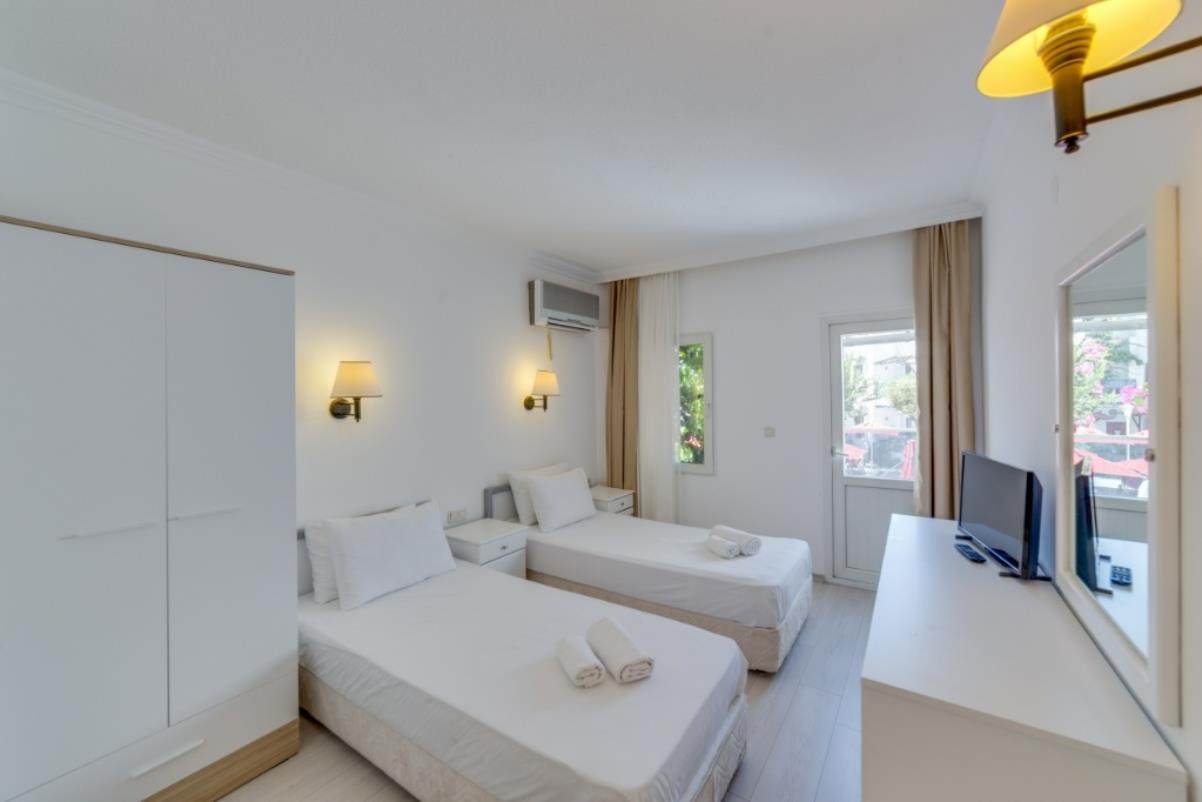 En fazla 3 yetişkin veya 2 yetişkin + 1 çocuk.