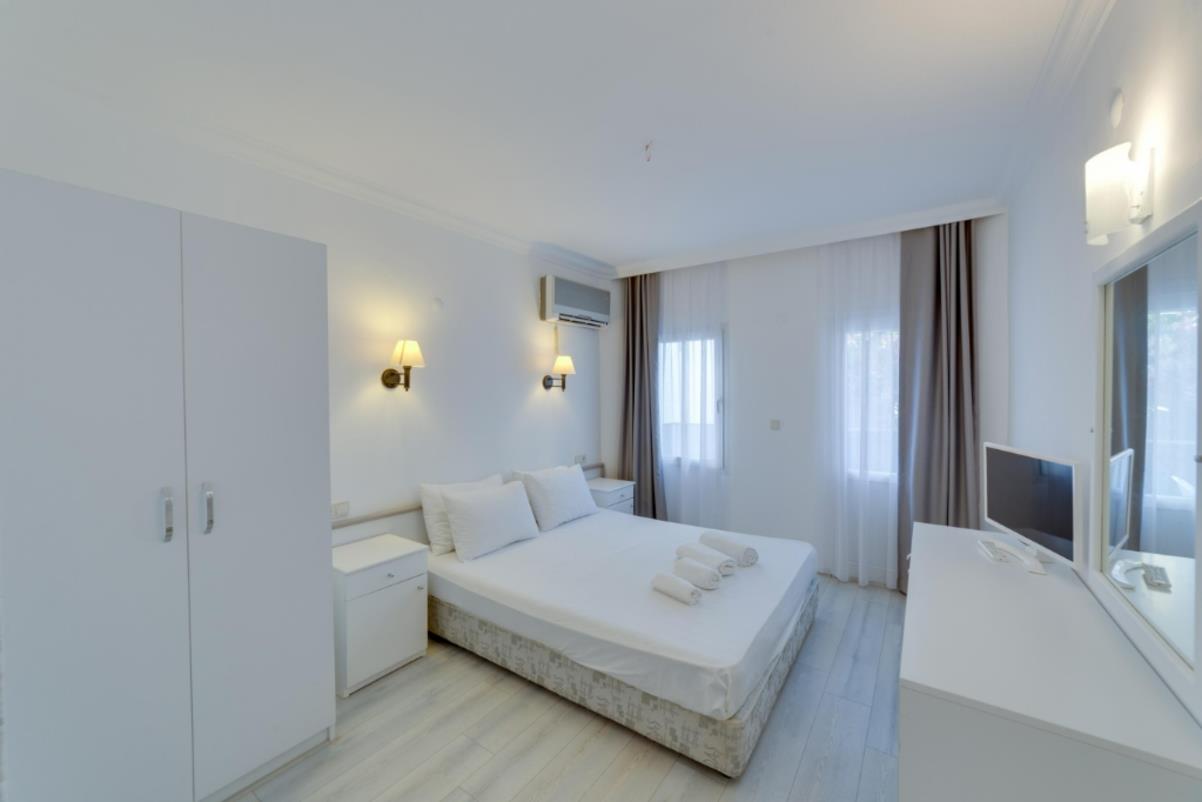 En fazla 3 yetişkin veya 2 yetişkin + 1 çocuk.