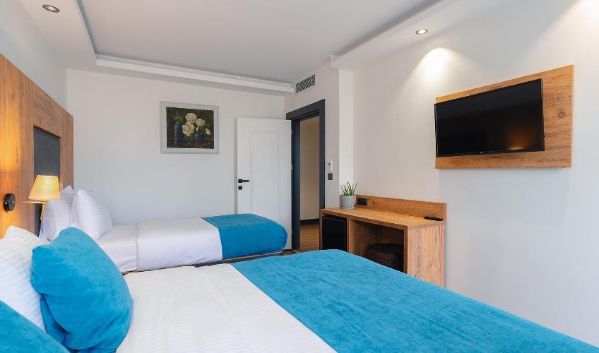 En fazla 4 yetişkin + 2 çocuk + 1 bebek (0-2 yaş) veya 3 yetişkin + 2 çocuk + 1 bebek (0-2 yaş).