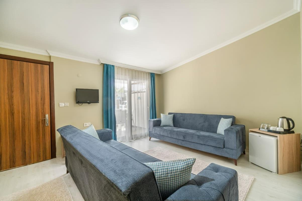 En fazla 4 yetişkin.