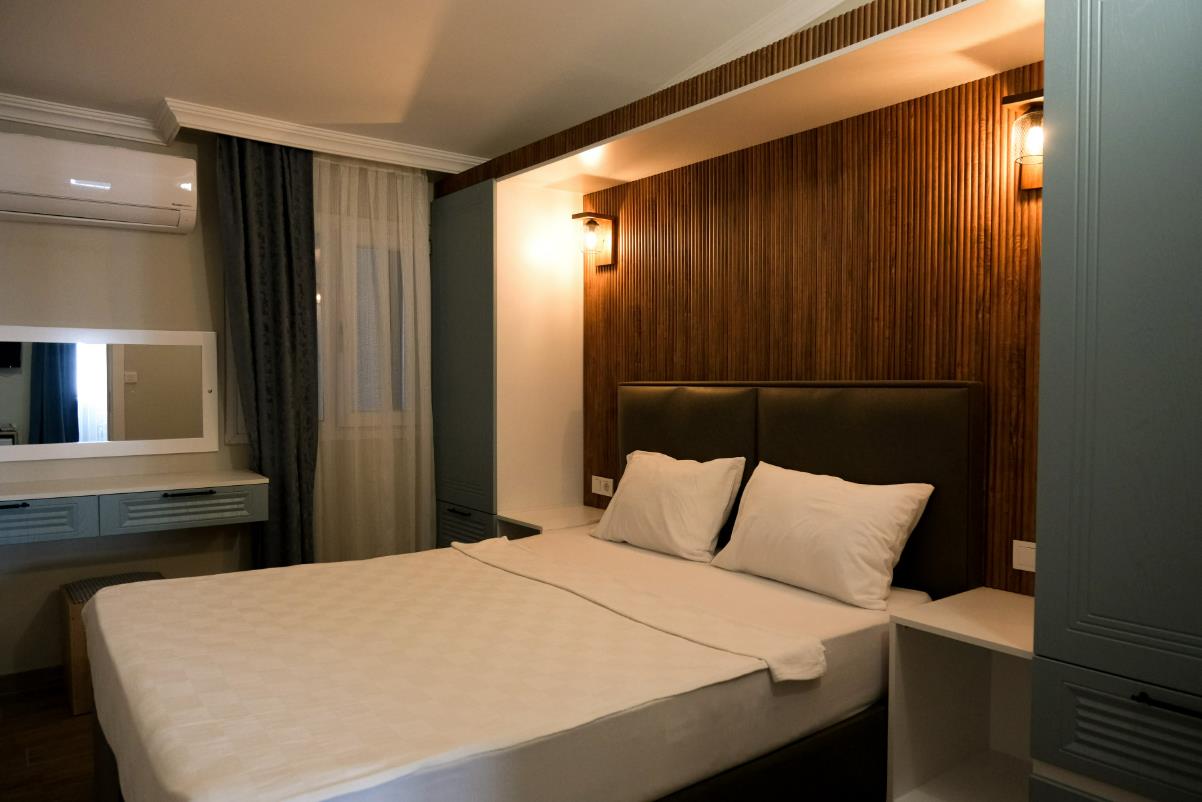 En fazla 4 yetişkin.