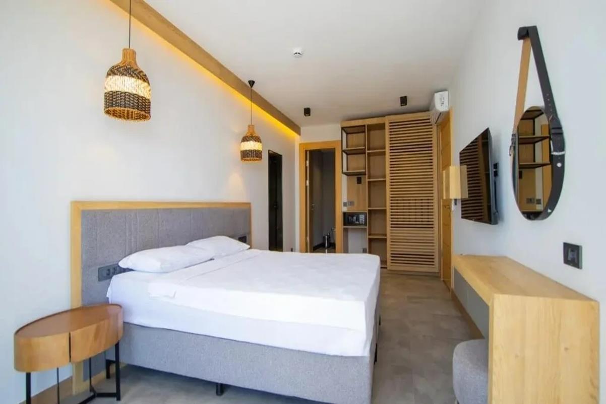 En az 2 yetişkin, En fazla 2 yetişkin + 1 bebek (0-2 yaş).