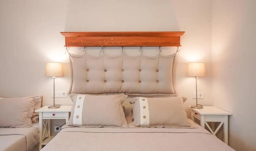 En fazla 3 yetişkin.