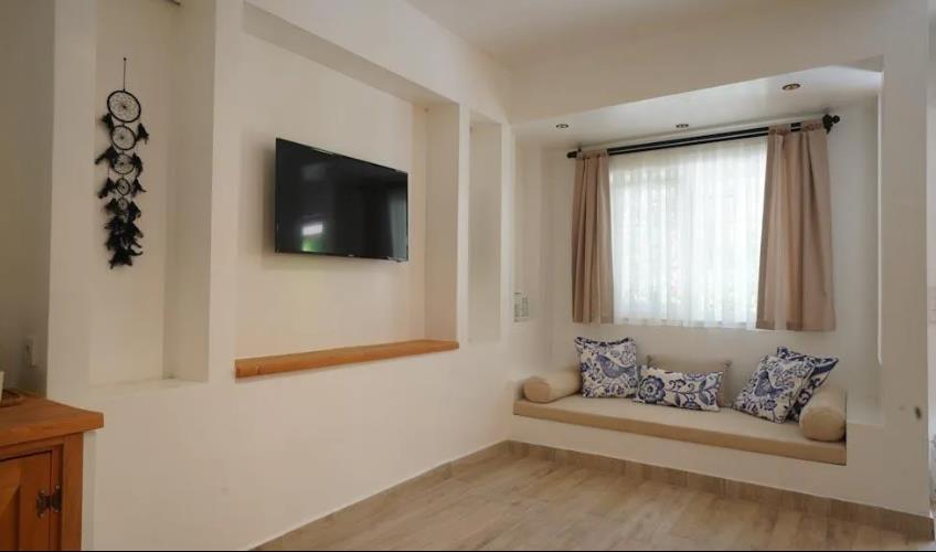 En az 2 yetişkin, En fazla 3 yetişkin.