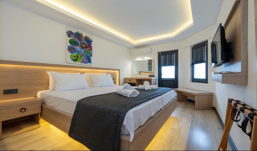 En fazla 4 yetişkin.