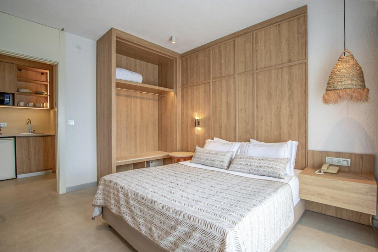 En az 2 yetişkin, En fazla 3 yetişkin + 1 çocuk veya 2 yetişkin + 2 çocuk.