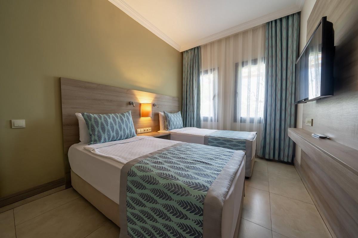 En az 2 yetişkin, En fazla 4 yetişkin veya 3 yetişkin + 1 çocuk.