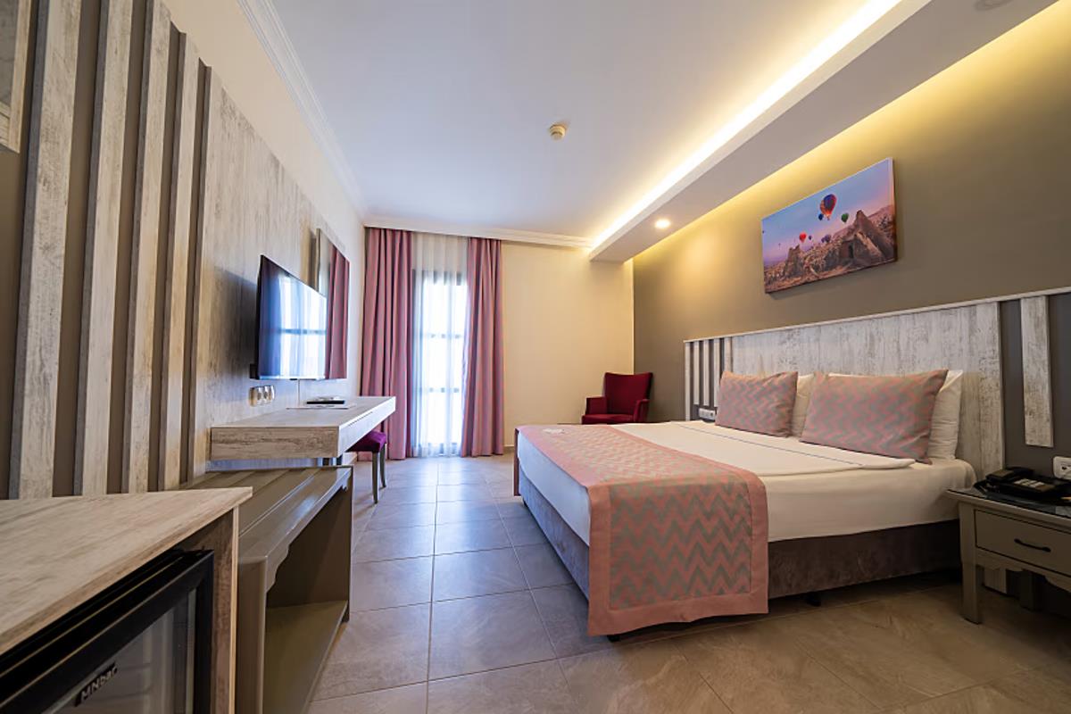 En fazla 3 yetişkin veya 2 yetişkin + 1 çocuk.