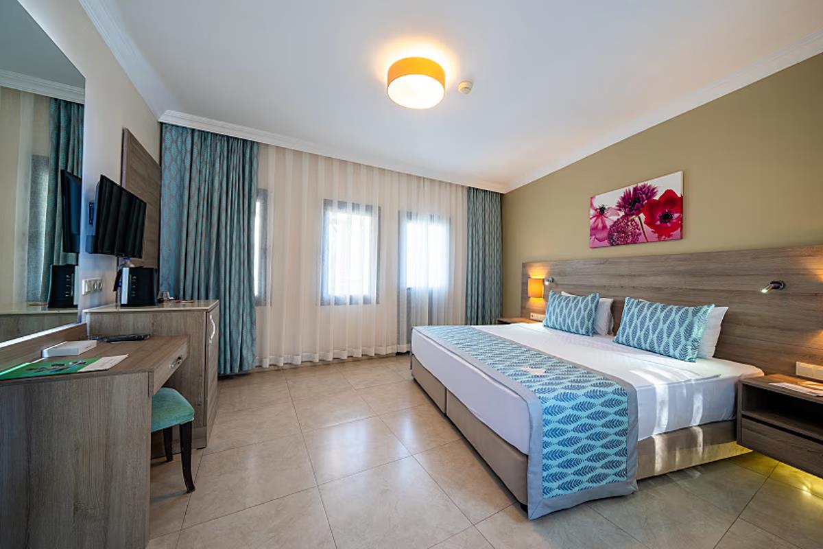 En az 2 yetişkin, En fazla 4 yetişkin veya 3 yetişkin + 1 çocuk.