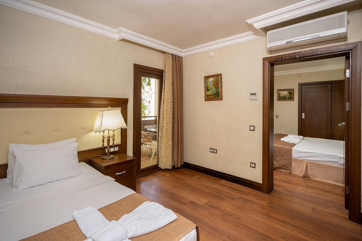 En az 2 yetişkin, En fazla 3 yetişkin + 1 çocuk veya 2 yetişkin + 2 çocuk.