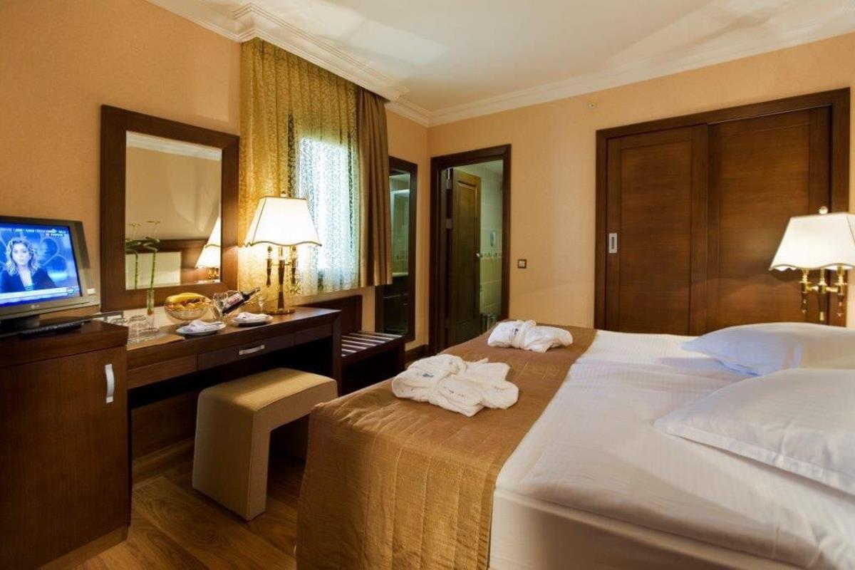 En fazla 2 yetişkin + 1 çocuk veya 1 yetişkin + 1 çocuk.