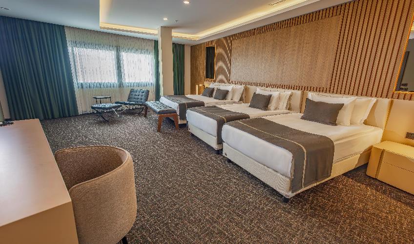 En fazla 3 yetişkin + 2 çocuk + 1 bebek (0-2 yaş) veya 2 yetişkin + 2 çocuk + 1 bebek (0-2 yaş).