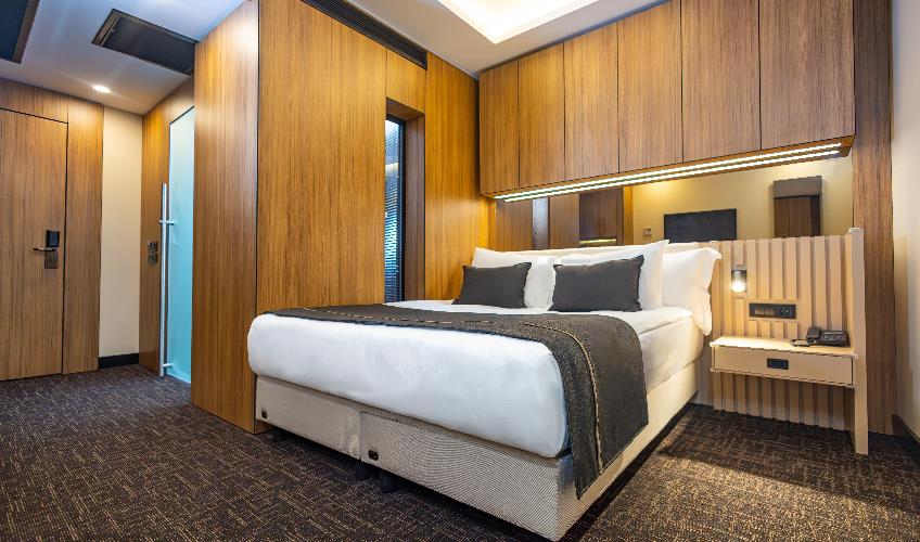 En fazla 2 yetişkin.