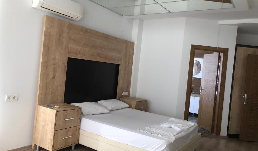 En fazla 4 yetişkin + 2 çocuk + 1 bebek (0-2 yaş) veya 3 yetişkin + 2 çocuk + 1 bebek (0-2 yaş).